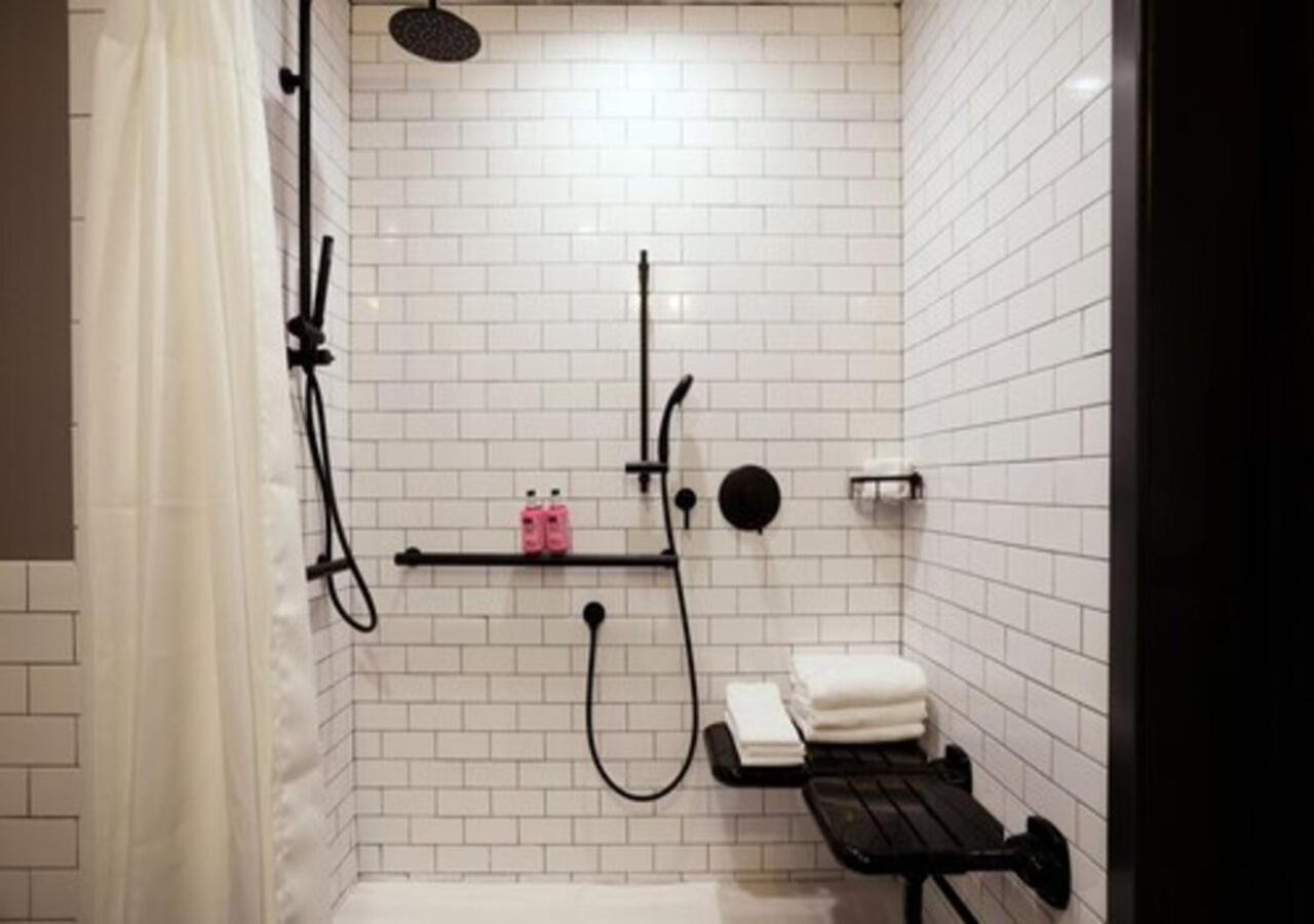 Moxy Richmond Downtown Hotel Exterior foto